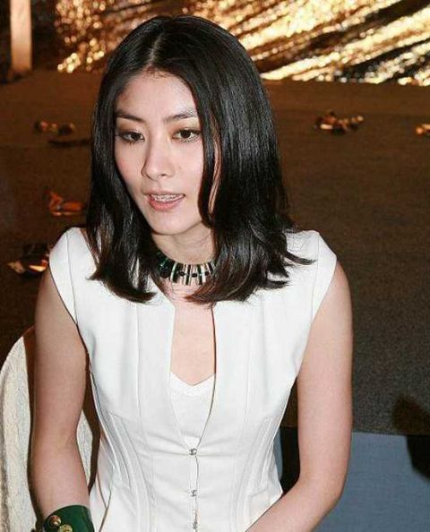 成龙向华强都请不动她,叔叔是香港大佬陈慧敏,身价100