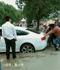 新手女司机的出场方式就是这么别致,请问你们谁还能有这个操作!