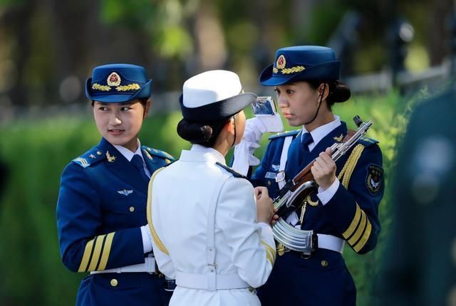 经过几次战役,世界哪国女兵战斗力最强,中国竟然排第一