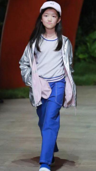 12岁就整容的李嫣,因兔子嘴被嘲笑,如今当模特比王菲都有气质