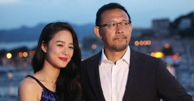 两兄弟长相一样,一看姜文妻子,二看姜武妻子,网友:真的不能比