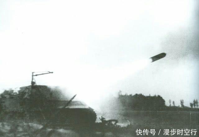 二战德军黑科技,"突击虎"炮筒比人粗,一发炮弹摧毁三辆坦克