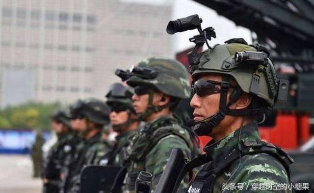 解放军新式头盔装配部队,新增众多特战功能,更加适合夜间实战!