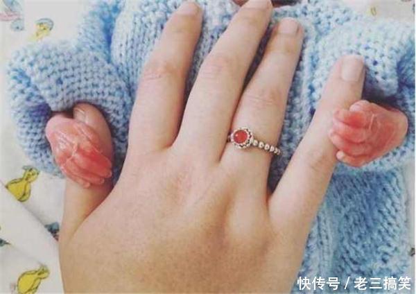 产妇因车祸流产,6个月的宝宝手紧紧握住妈妈不舍离开人世