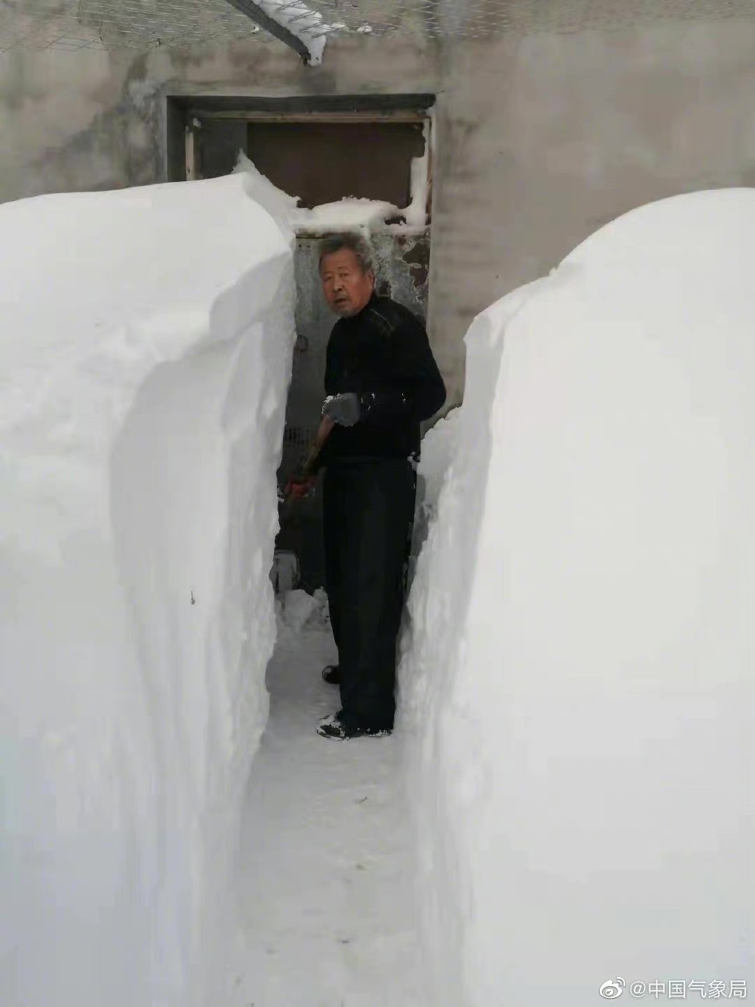 压缩包|寒潮,大雪封门,车辆被埋,东北这场雪为何这么大?