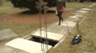 搞笑gif趣图段子:妹子你真能折腾,这地方受伤了还来个