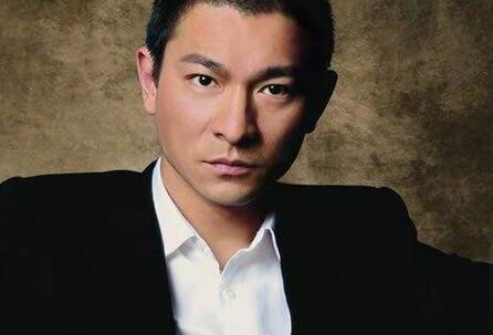 纷纷留言说:"终于见到刘德华了","之前看报道都很担心,现在看来恢复得