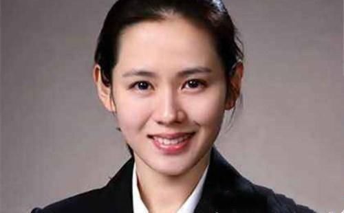 耳高过眉