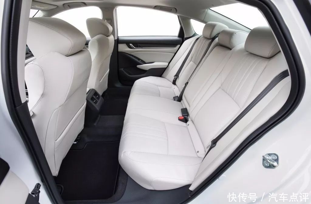 (图为雅阁车型后排空间)