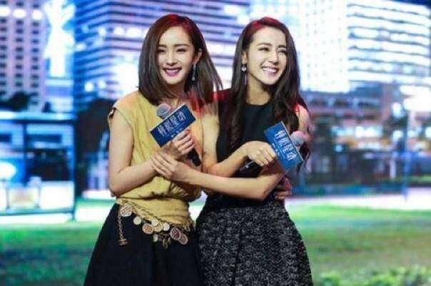 而根据聊天内容来看,很明显杨幂和迪丽热巴被否认了,那么就只剩下一个