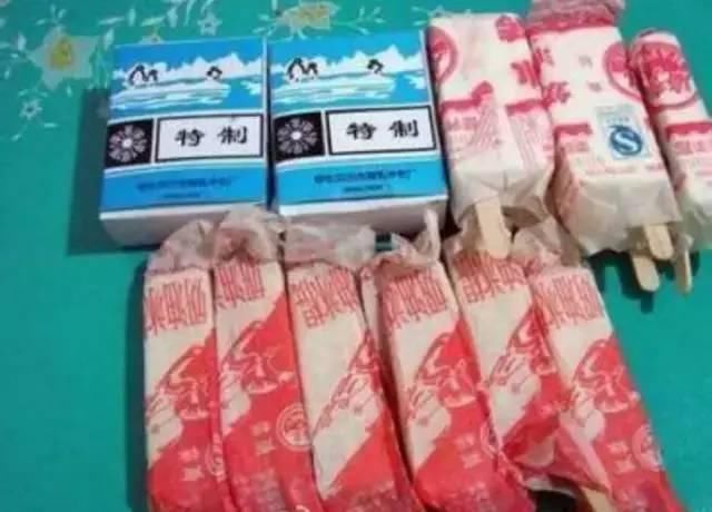 这种大头雪糕在90年代前还可以看到,95年代后就没见过了这是用巧克力