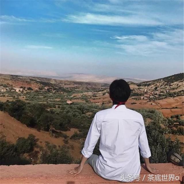 男生不知如何摆造型,来,看这里!拍出网红照!