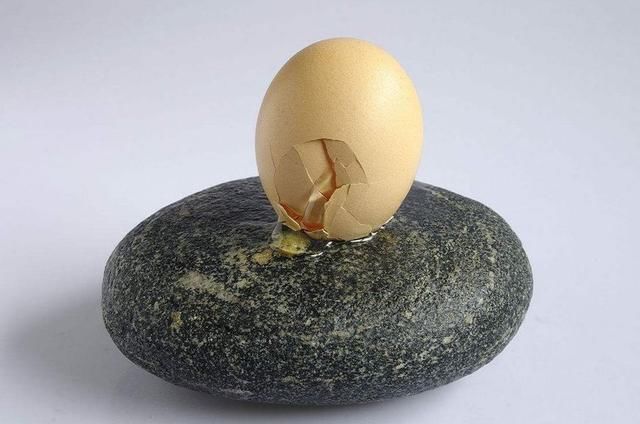 面试官:你拿鸡蛋碰石头,为啥鸡蛋却没碎?小伙妙答被