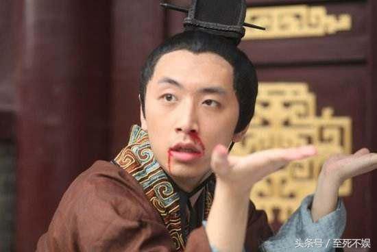 也记住了那个把刘备演出呆萌可爱气息的演员,这个演员即是张本煜