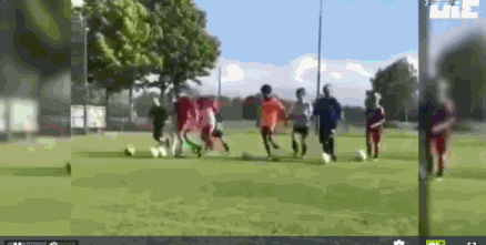 gif-内马尔被玩坏 十余少年集体假摔 抱腿打滚呼痛