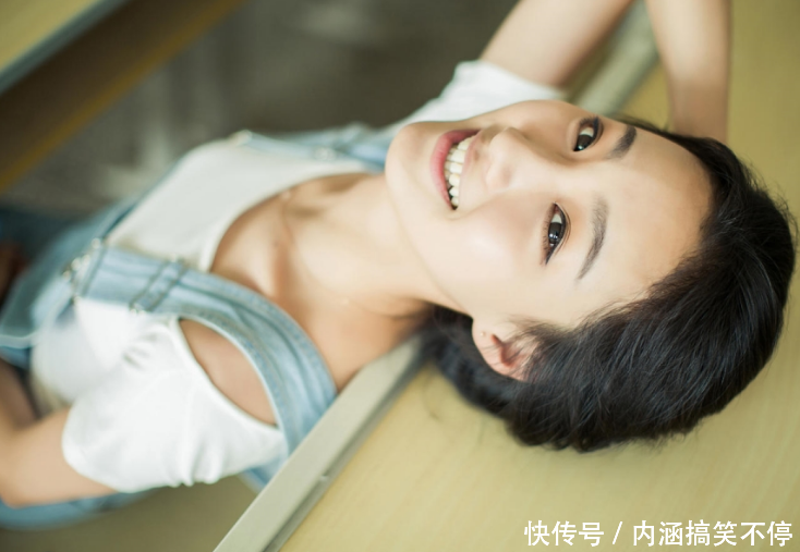 爆笑gif:我说大妹子,这动作是啥意思啊!