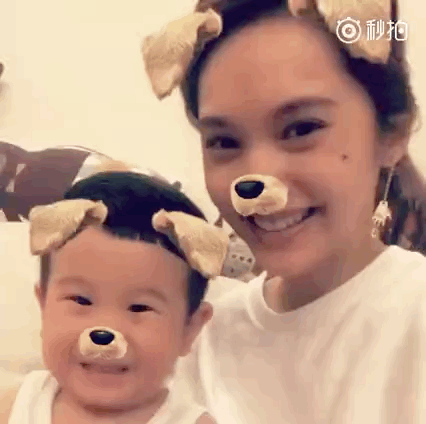 杨丞琳抱化妆师儿子玩表情包 网友:赶紧当妈