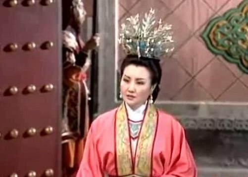 2001年演完《日出之女》后,尹宝莲退出了演艺圈,安心在家相夫教子.