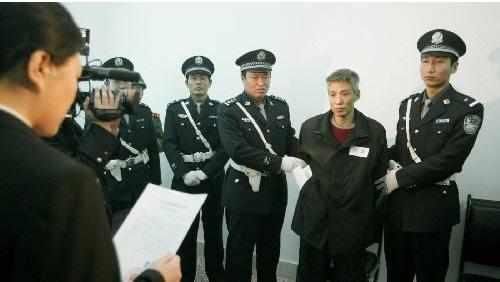 继乔四之后的又一位东北黑社会老大,公然袭警,并且曾经掌掴天王