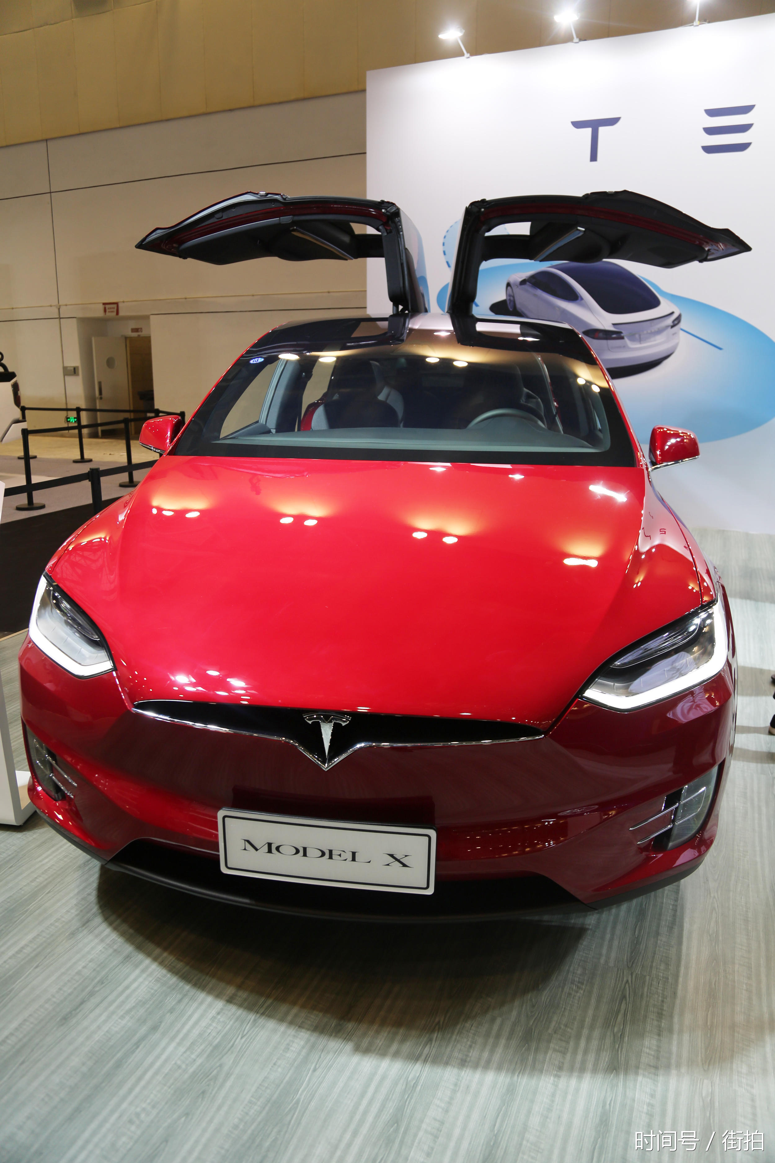 特斯拉model x,百万级别高性能豪华电动suv,车展实拍