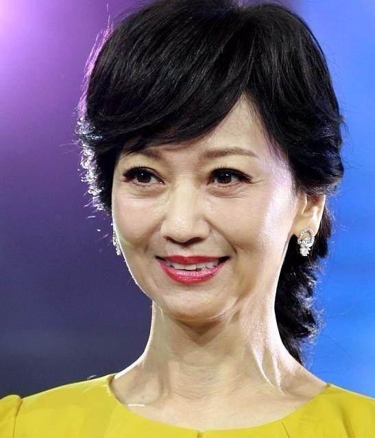 关之琳,赵雅芝,李若彤真实照片长这样,不老女神?不存在的