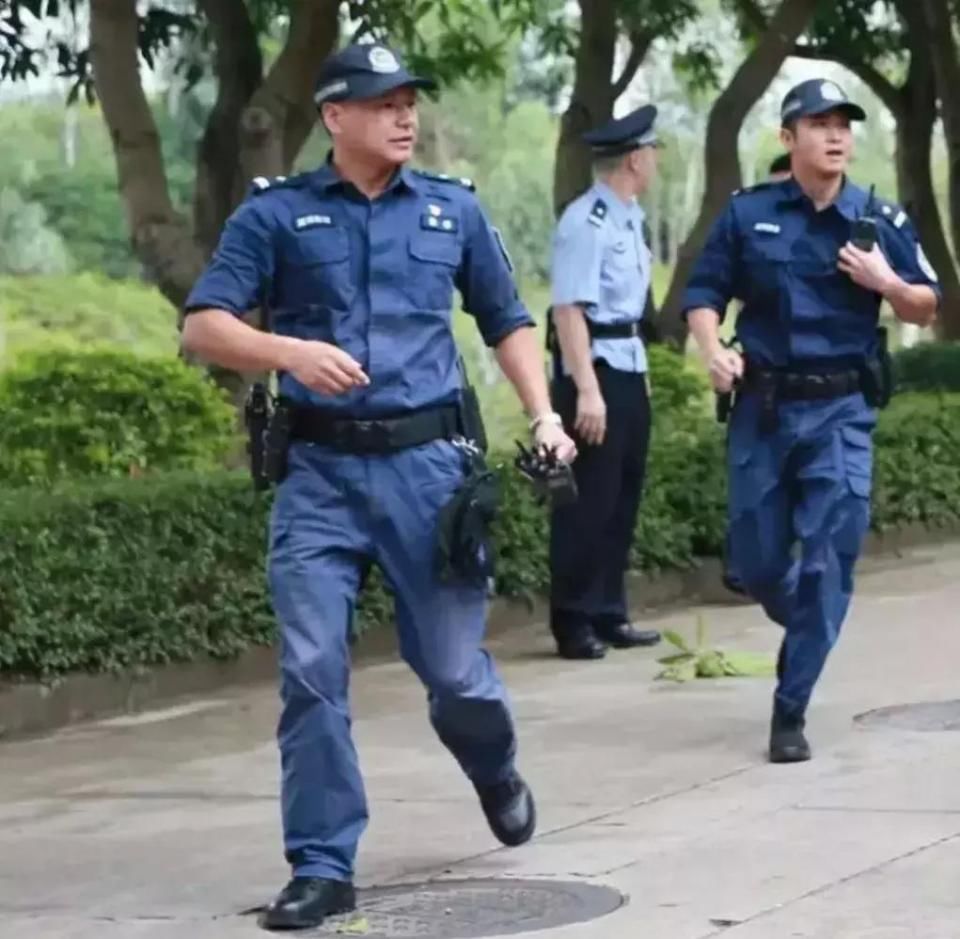 快看:这里警察换新式警服了!