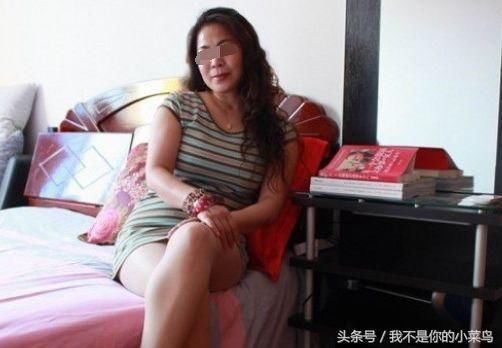 年轻男子恋上中年大妈,结婚不到半年就离婚,男子:实在