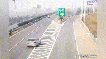 小心!高速出站口这个三角区成