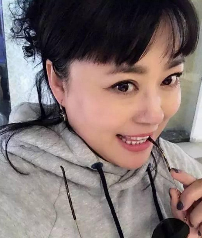 又胖又丑的李菁菁美出新高度,二婚嫁小鲜肉后再次离婚