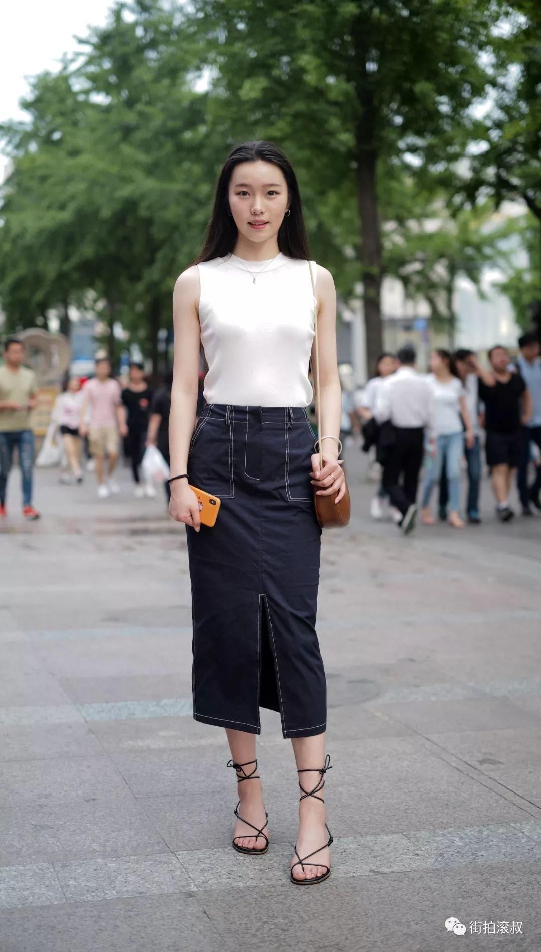 【滚叔街拍】闷热的假日,只能靠眼睛吃冰淇淋来解解暑