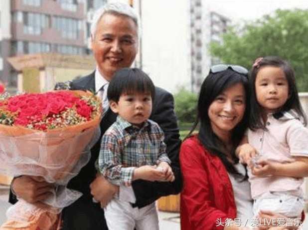 曾哲贞的女儿酷似其母,曾哲贞的儿子则非常像林瑞阳,网友们在看到