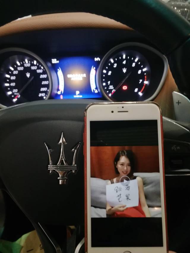 于是,精明的我们选择了女生们的挚爱——玛莎拉蒂 下完单后不到两个