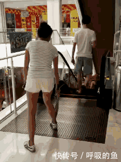 搞笑gif:姑娘说你不了解男人你还不信,现在后悔了吧
