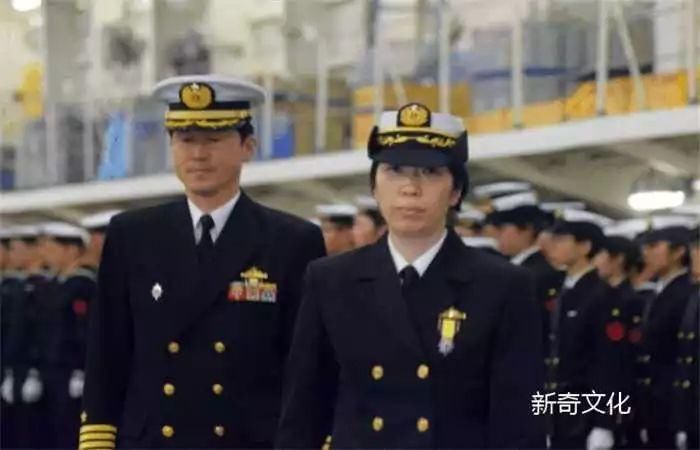 日本首位海军女司令亮相, 号称"美女"司令, 网友高度评价!