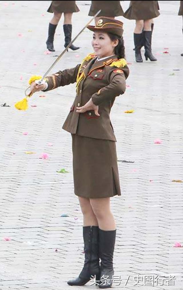 朝鲜女子军乐队,短裙皮靴清新靓丽