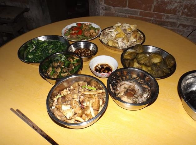 实拍广西农村晚餐,堪比在大饭店吃一顿,有道菜还以为