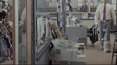 被智障用关爱智障的眼神看着