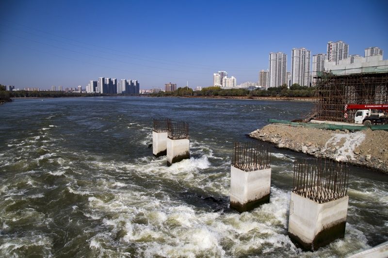 吉林市在建白山大桥,今年恐怕建不成了,最快也要等明年通车了