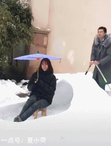 搞笑gif:这谁家的女朋友快炸了,赶紧领回家吧!