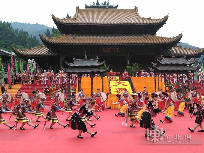 百家网络媒体重庆彭水蚩尤九黎城 体验蚩尤祭祀大典