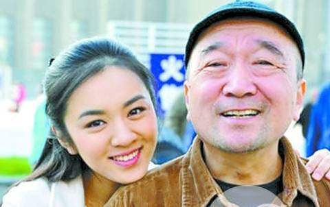 72岁李保田家人近照,妻子至今美若天仙,如今子孙满堂令人羡慕