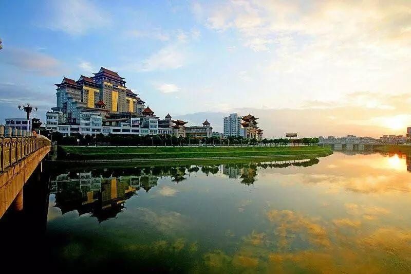 区南部的玉林市城区;博白话也称白州话,地佬话,分布于博白及福绵区