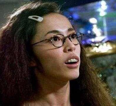 明星们有时候会为了一部戏的角色的扮丑,今天总结了24位女星扮丑照