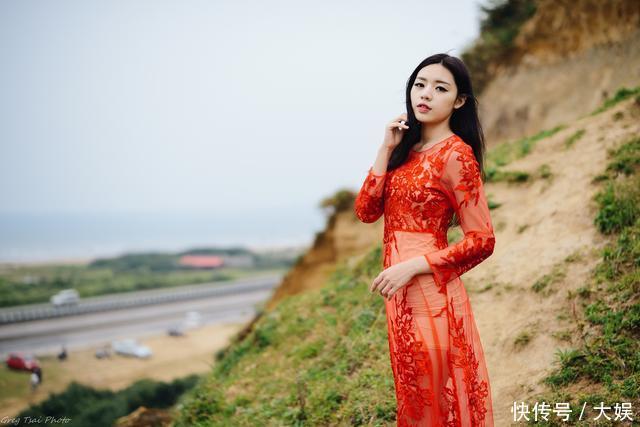 美女摄影:乡村半坡上的红裙美女