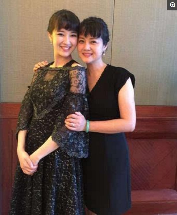 苏麻喇姑""上官婉儿"茹萍全家照,女儿超美,二婚幸福且