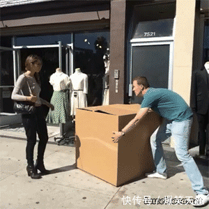 搞笑gif:你喜欢的女人都是全世界最大的丑八怪!