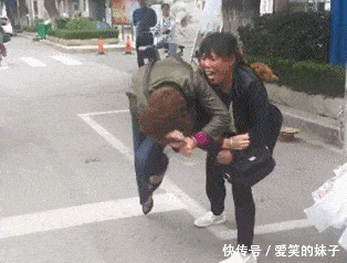 女人打架和男人打架的差别,你看出来了吗?