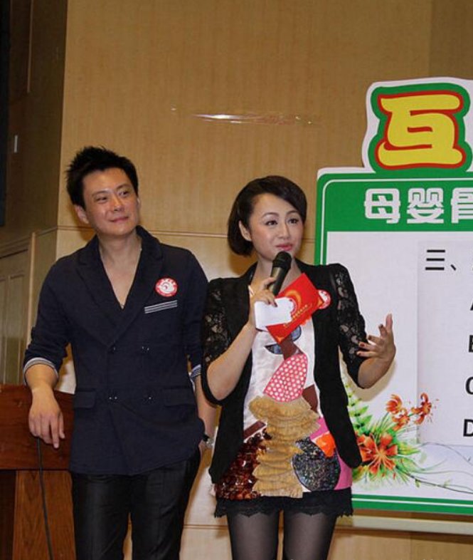 曹颖与老公现身活动,两人气质相差很远,网友:王斑口味