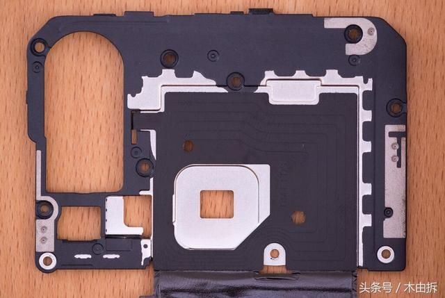 小米8手机拆机:27张高清图带你全面了解小米8内部