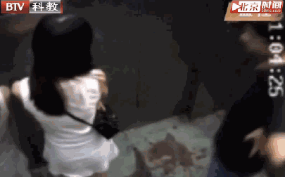 男子先是喊了一句